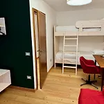 Spacious Alpine Retreat & Parking