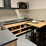 Spacious Alpine Retreat & Parking *