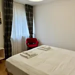 Spacious Alpine Retreat & Parking