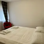 Spacious Alpine Retreat & Parking Apartament *