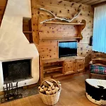 Spacious Alpine Retreat & Parking