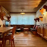 Spacious Alpine Retreat & Parking Apartament *