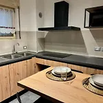 Apartament Spacious Alpine Retreat & Parking
