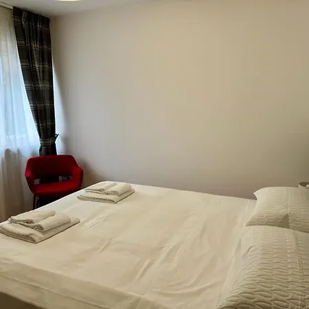 Spacious Alpine Retreat & Parking Apartmán *