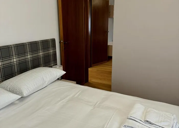 Spacious Alpine Retreat & Parking Apartament