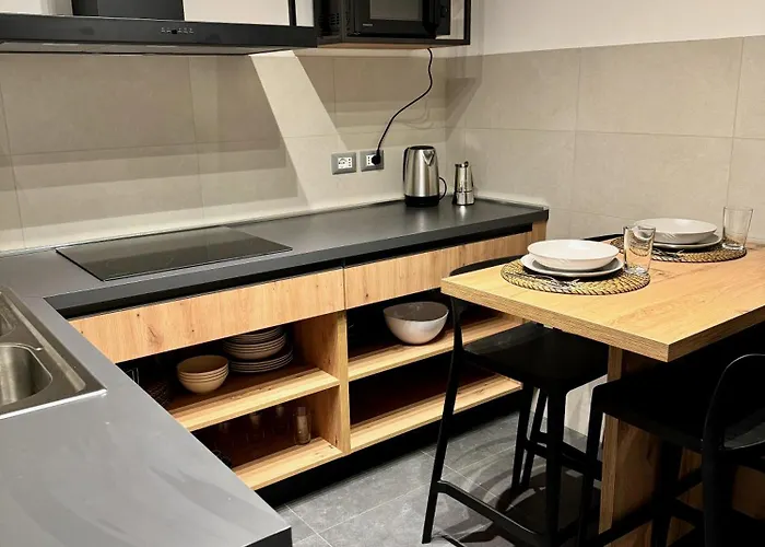 Spacious Alpine Retreat & Parking *
