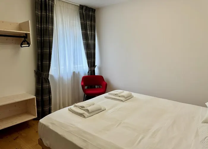 Spacious Alpine Retreat & Parking