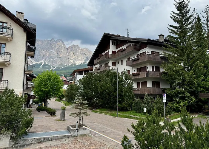 Spacious Alpine Retreat & Parking Apartament Cortina dʼAmpezzo