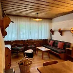 Spacious Alpine Retreat & Parking