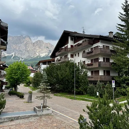 Ca Dolomia, 5 Minutes From Center And Slopes شقة كورتينا دامبيتزو